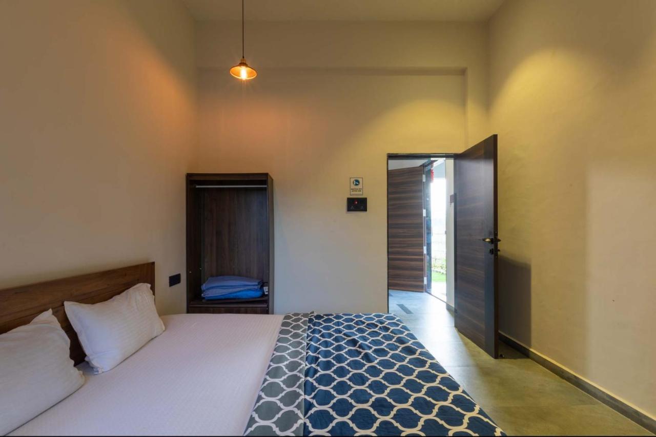 Two Villa By Stayvista With Infinity Pool, Farm & Mountain Views, Modern Interiors Karjat Exterior foto